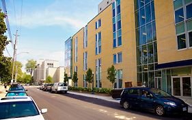Queen'S University - David C. Smith House - Campus Accommodation